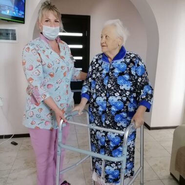 прогулка с ходунками